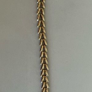 14k Yellow Gold V link bracelet